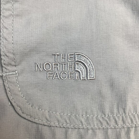 North Face Womens 6 Convertible Hiking Cargo Pants Gray Nylon Zip Off Legs - Picture 9 of 15
